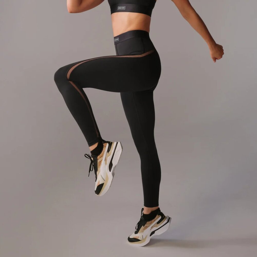 Flow High-Waist Trimmed Legging – Black Silhouette Sculptor